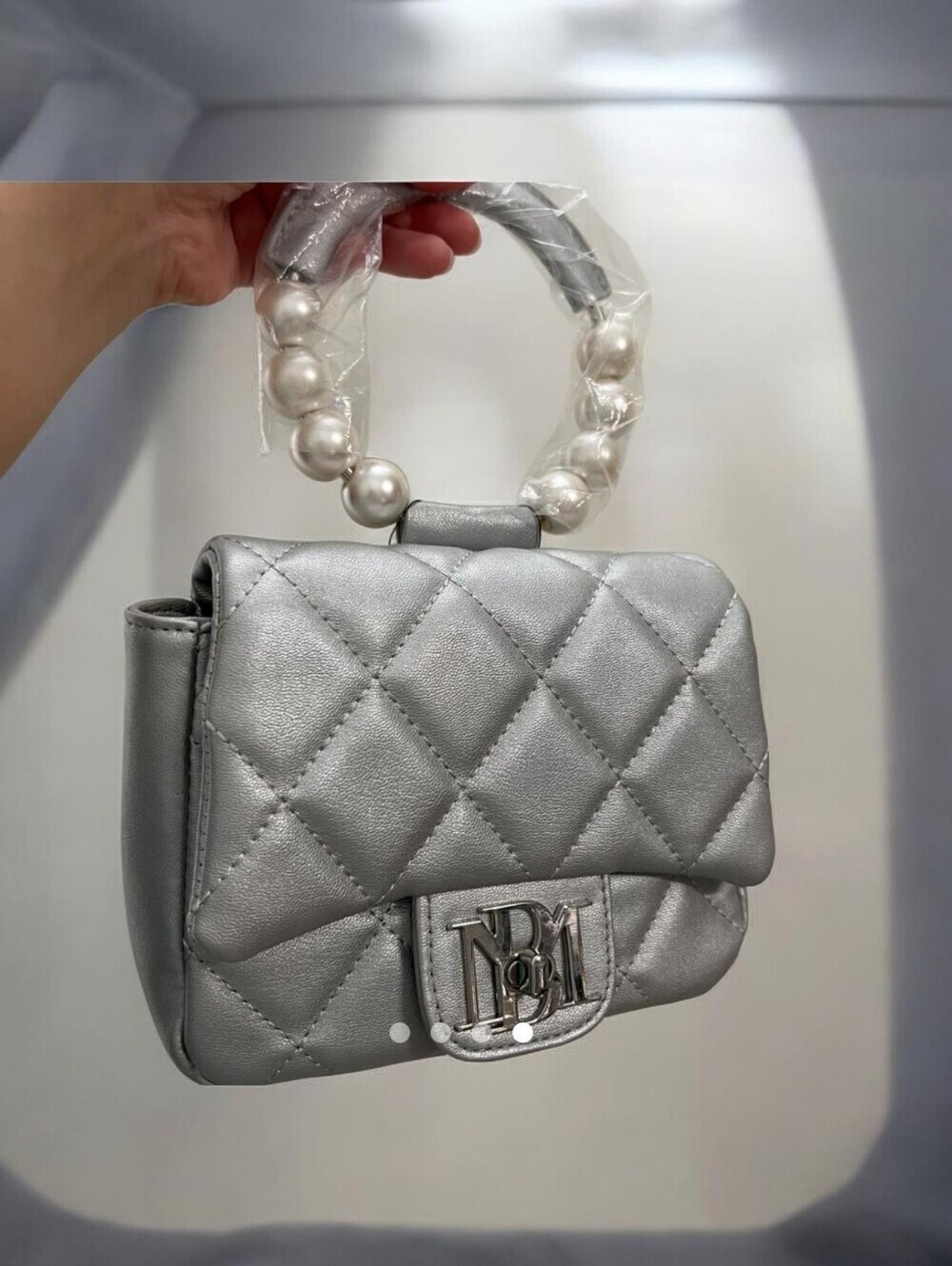 NWT Badgley Mischka Elegant Silver Quilted Handbag with Crossbody Strap.